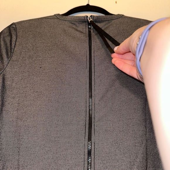 Rag & Bone Womens Crop Top Striped Short Sleeve Shirt Zip Black Gray Size 10 - Picture 7 of 7